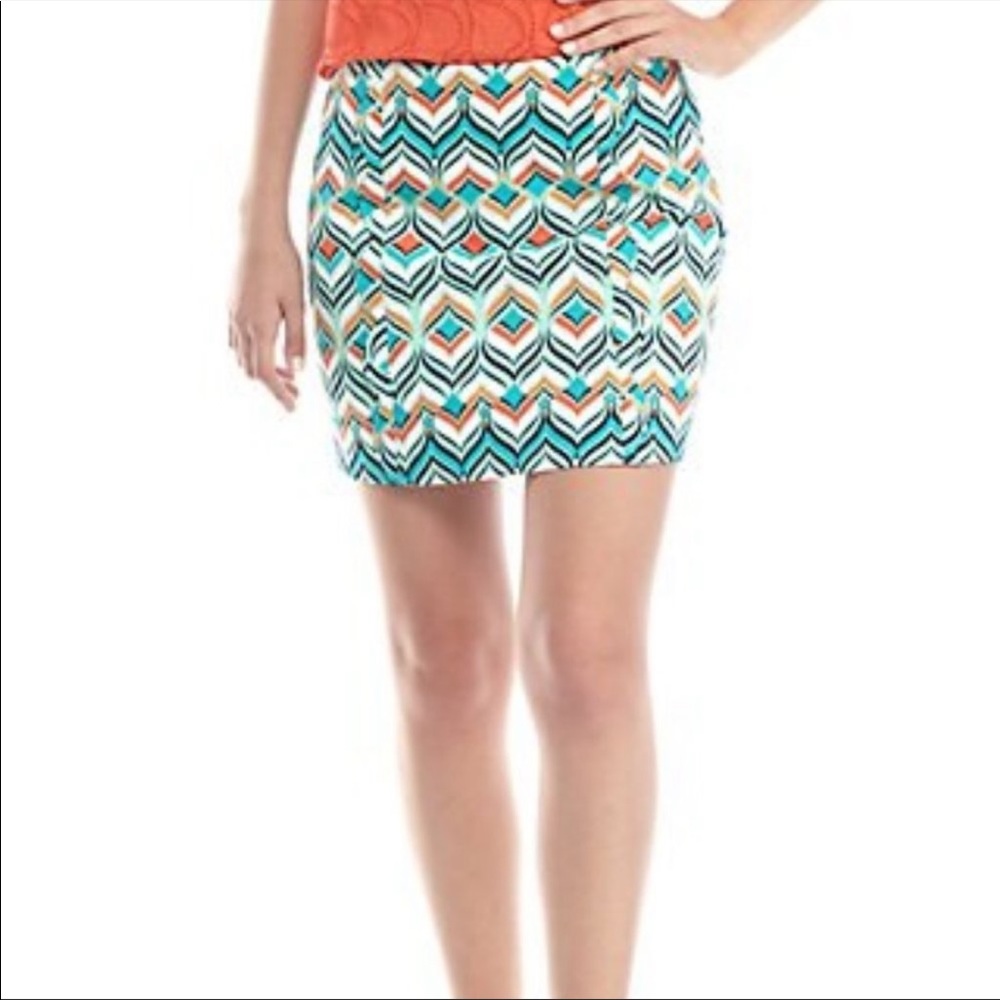 Stretch Skort w/ Scalloped Detail - Size 14